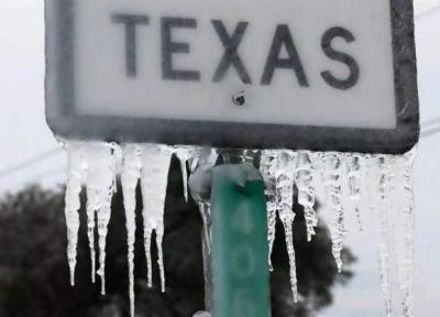 مردم خشمگین و سرمازدۀ تگزاس در تنگنای قطع آب و برق