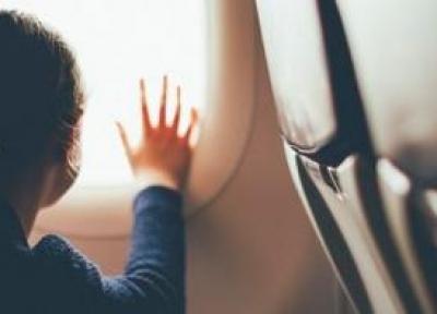 بعضی والدین می گویند سیاست های ایرکانادا مبنی بر نشستن فرزندان در کنار والدین خود در هنگام پرواز همواره عملی نمی گردد